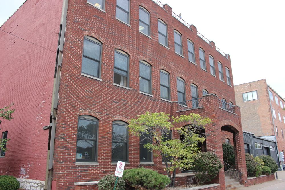 Emerson Place: 220 Emerson Pl, Davenport, IA 52801